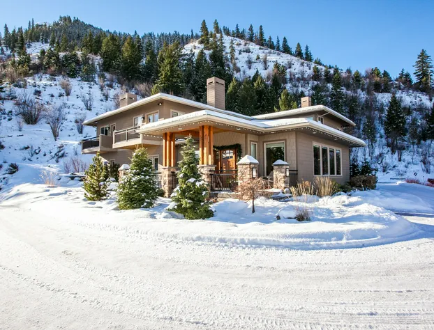 Cascade Valley Inn hotel detail image 4