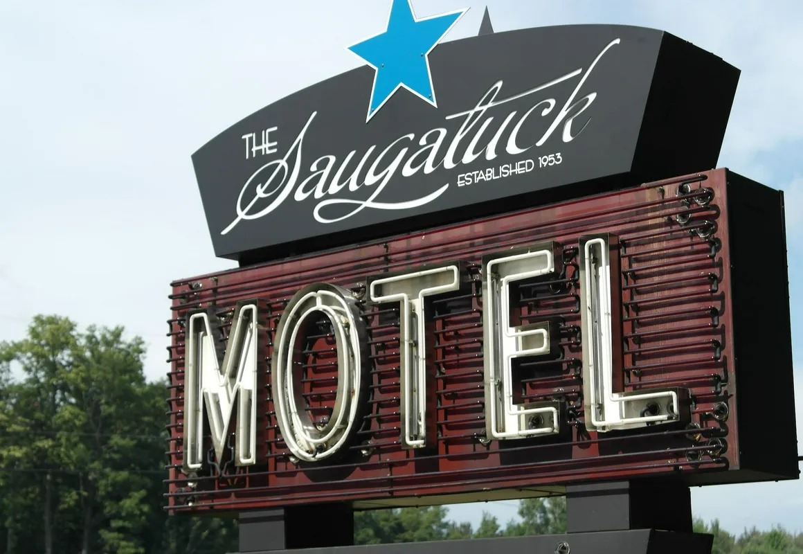 The Saugatuck Retro Resort Motel hotel hero