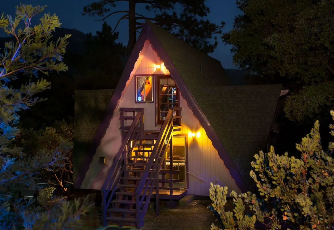 Hicksville Pines Chalets & Motel hotel hero