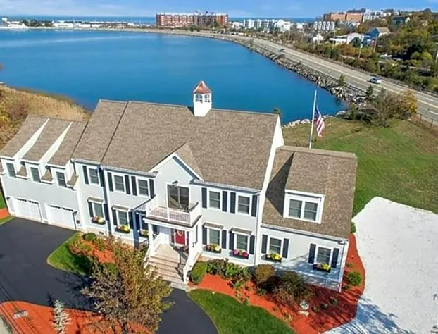 The Beacon Luxury Waterfront Inn hotel detail image 2