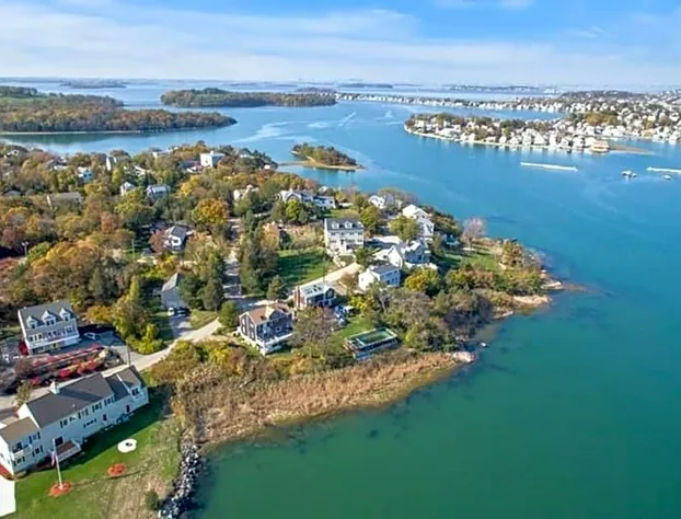 The Beacon Luxury Waterfront Inn hotel detail image 3