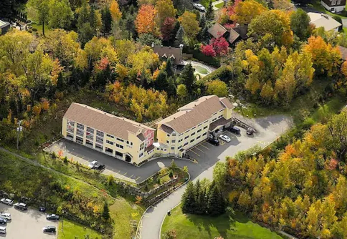 Hotel & Suites Les Laurentides Saint Sauveur hotel hero