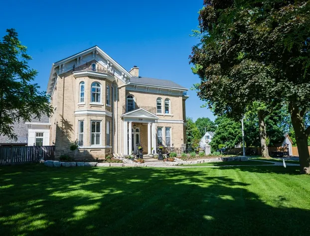 Hughson Hall hotel detail image 3