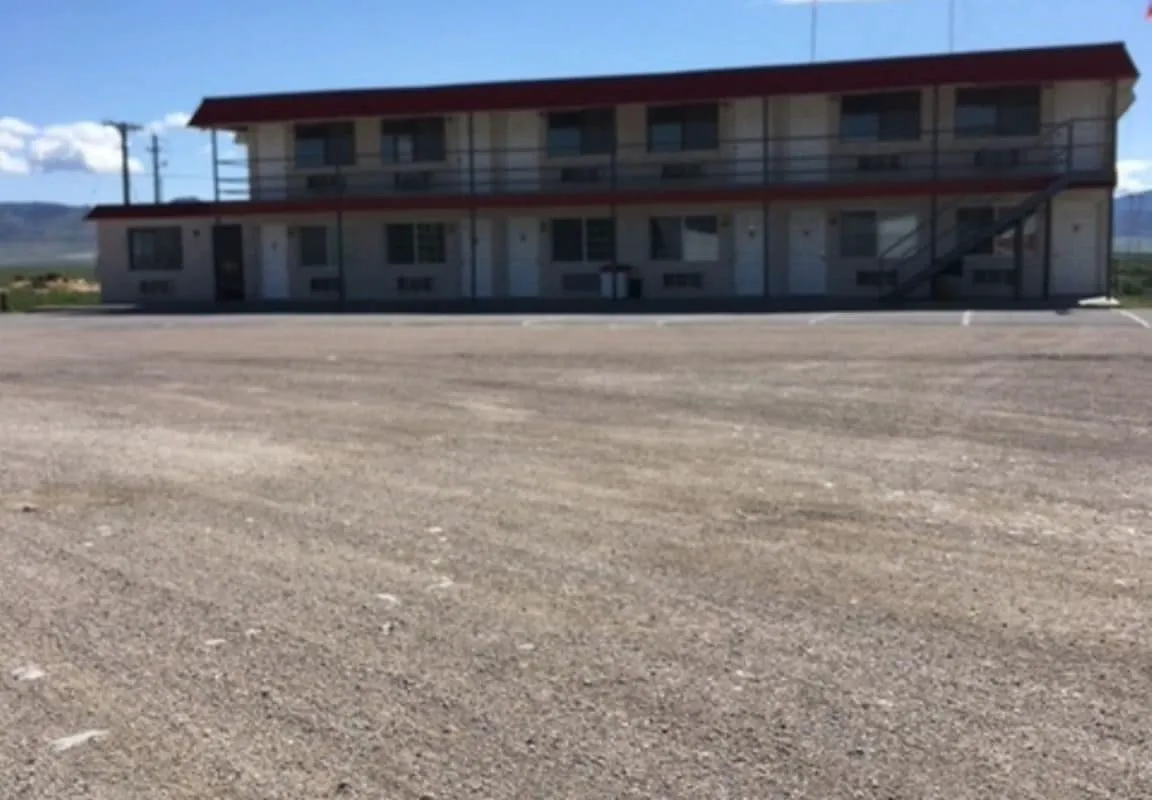 Flag's West Motel hotel hero