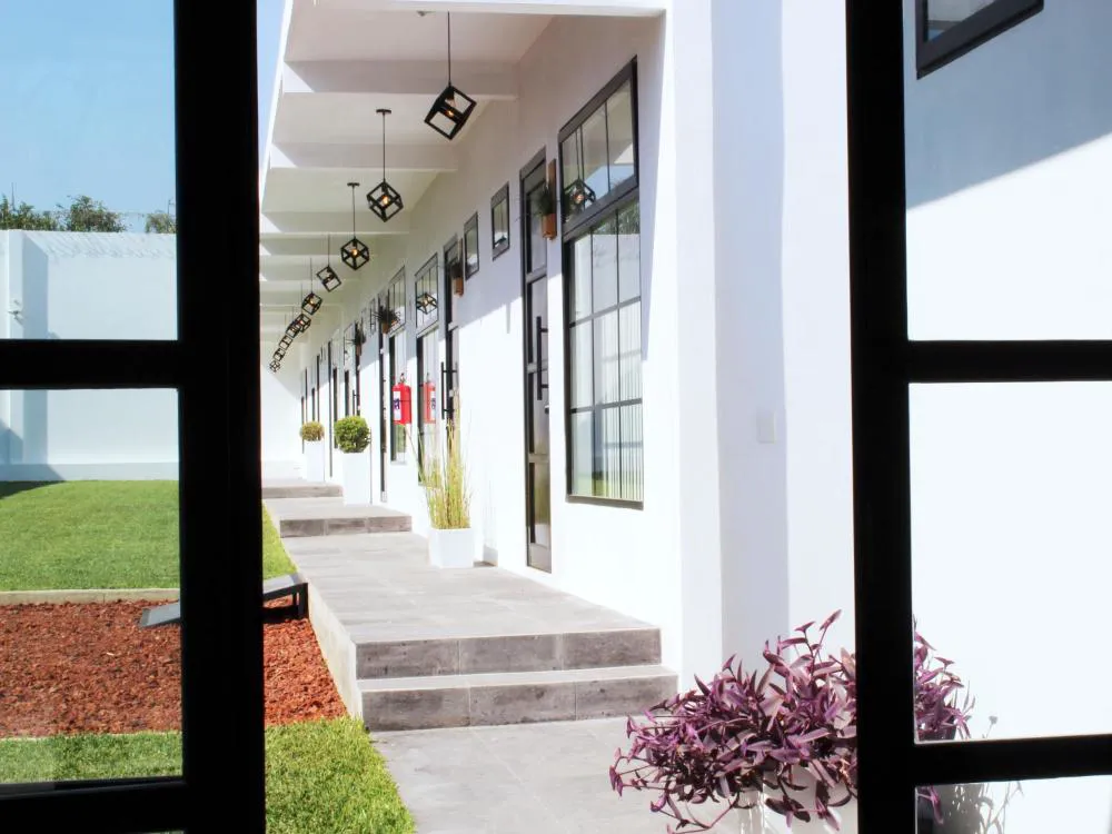 Lila & Co Hotel Boutique hotel hero