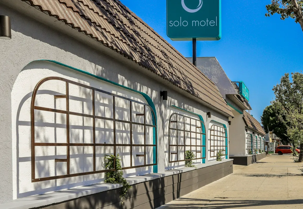 Solo Motel - Broadway hotel hero