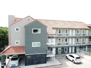 Village Motor Inn hotel hero