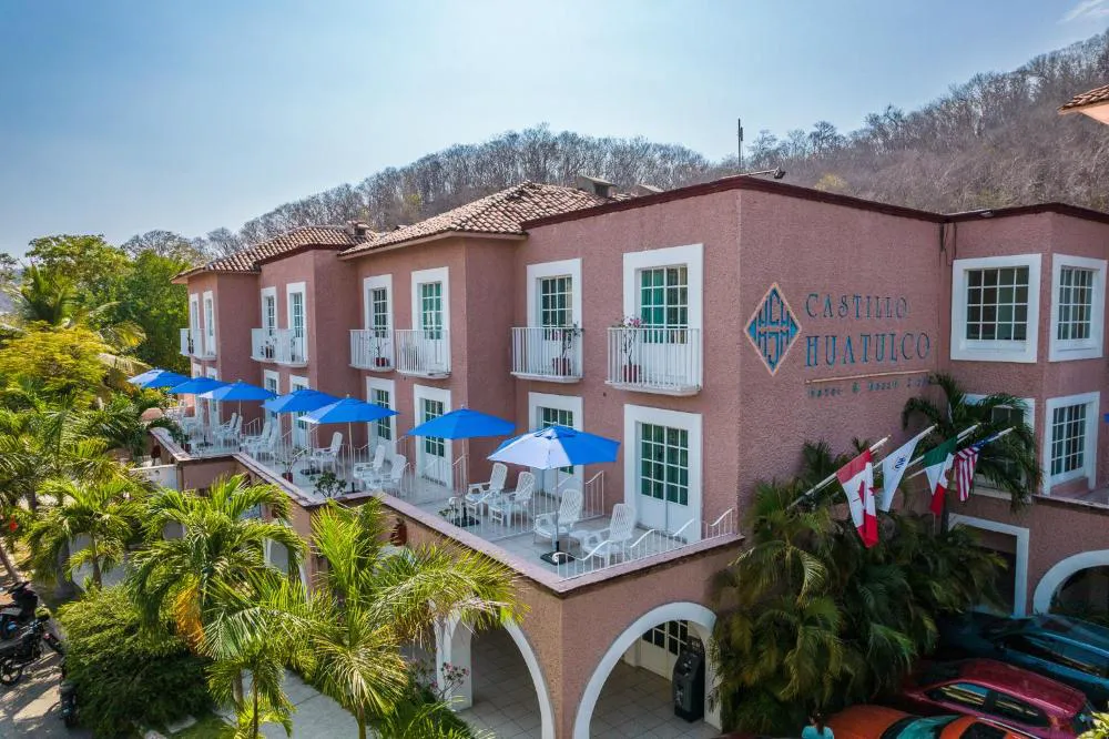Hotel Castillo Huatulco & Beach Club hotel hero
