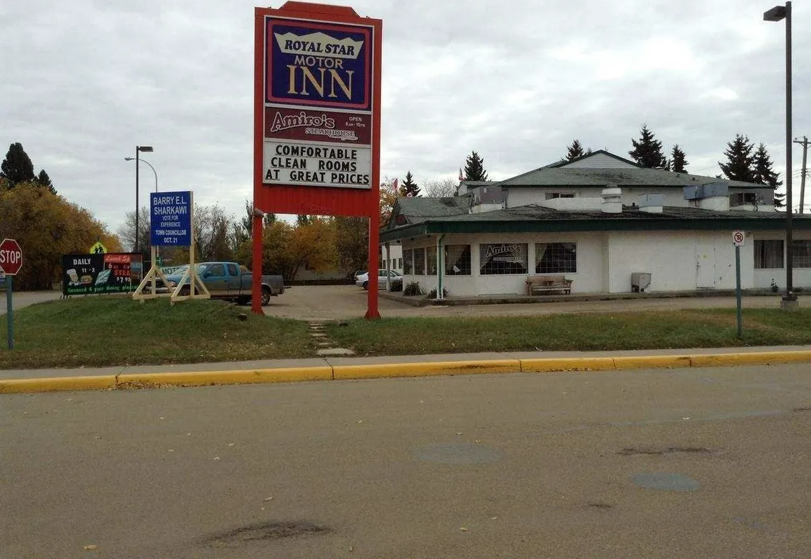 Royal Star Motor Inn hotel hero