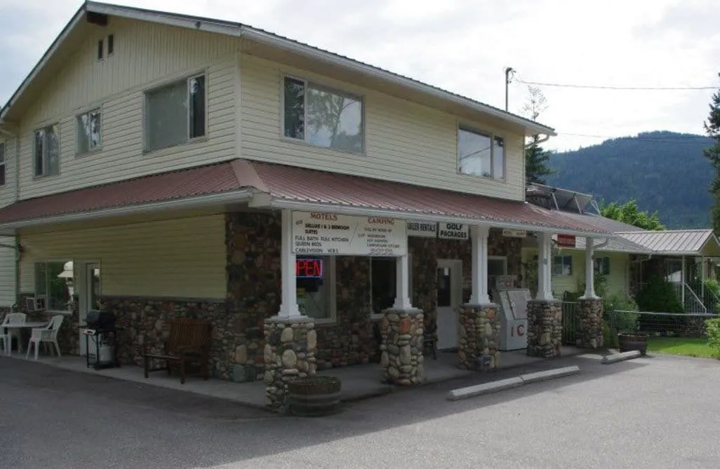 Totem Motel & Resort hotel hero