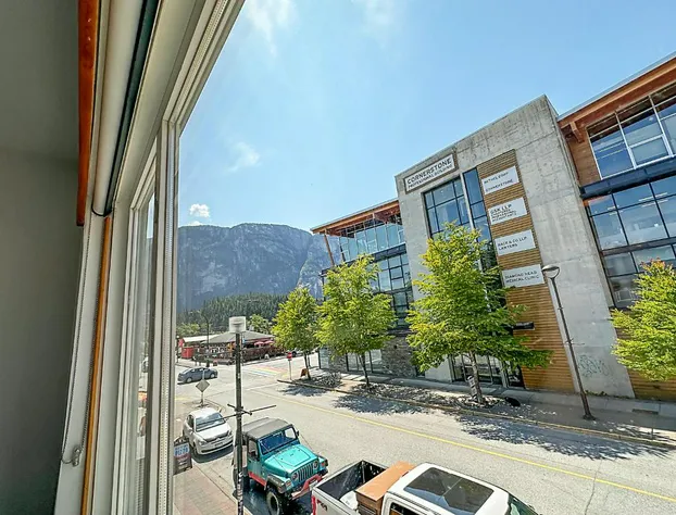 Crash Hotel Squamish hotel detail image 1