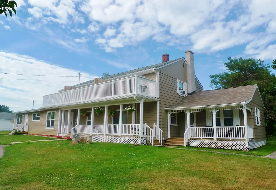 Cavendish Breeze Inn hotel hero