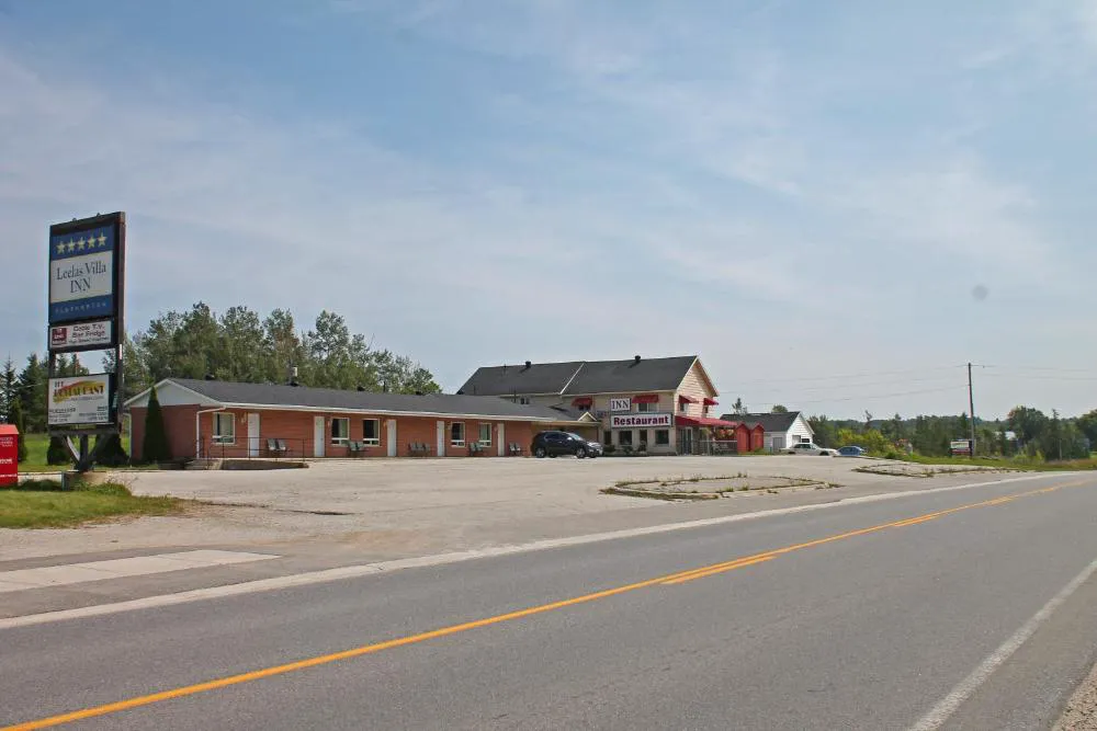 Leelas Villa Inn Flesherton hotel hero