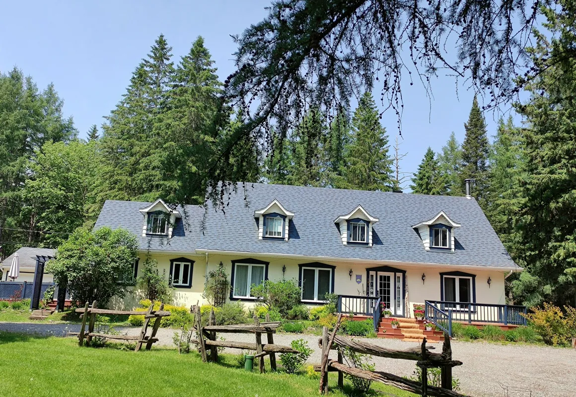 La Tremblante hotel hero