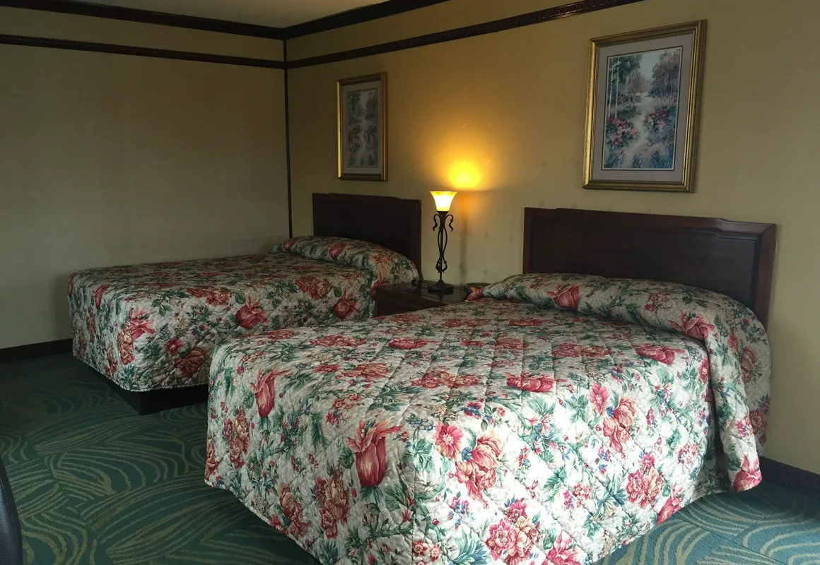 Track & Turf Motel hotel hero