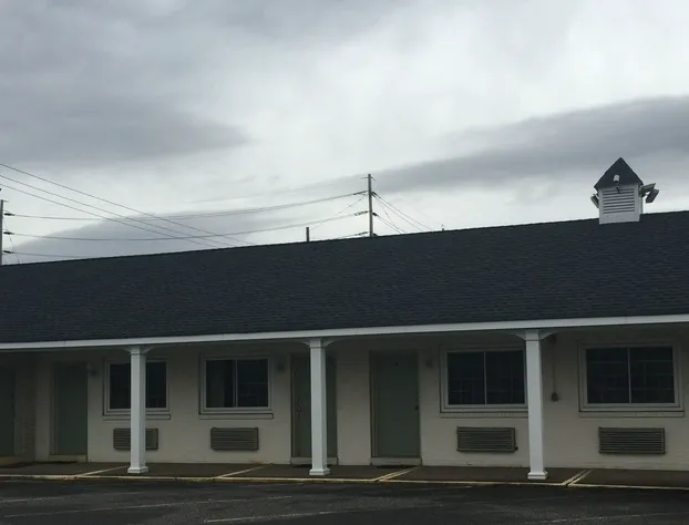 Track & Turf Motel hotel detail image 1