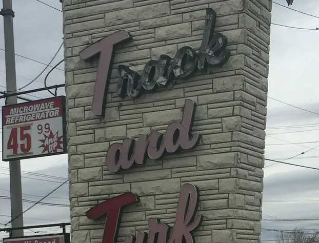 Track & Turf Motel hotel detail image 4