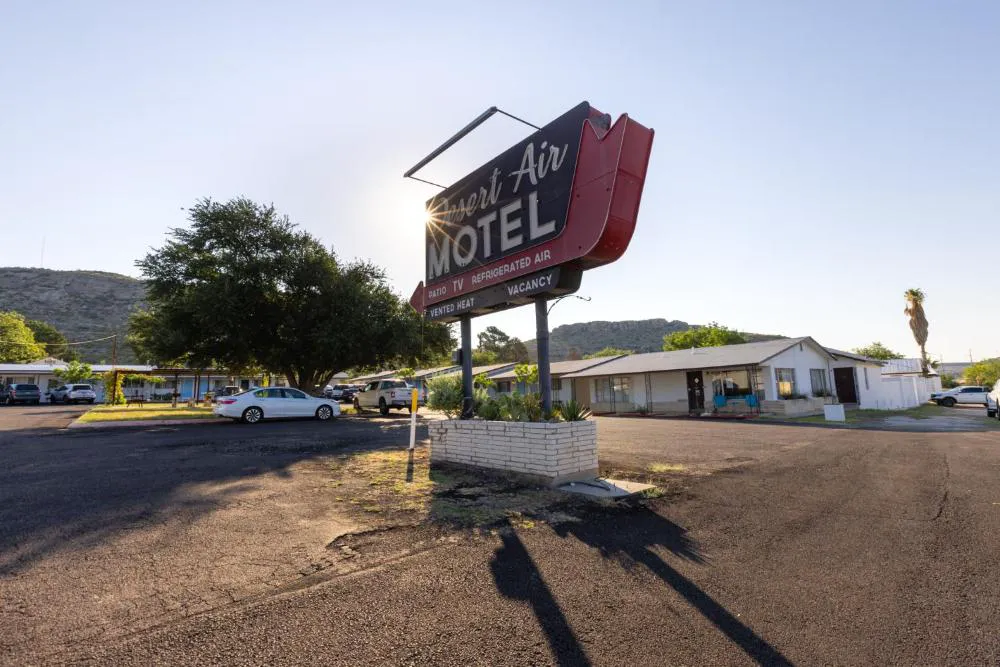 Desert Air Motel hotel hero