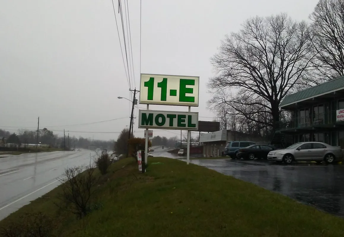 Eleven E Motel hotel hero