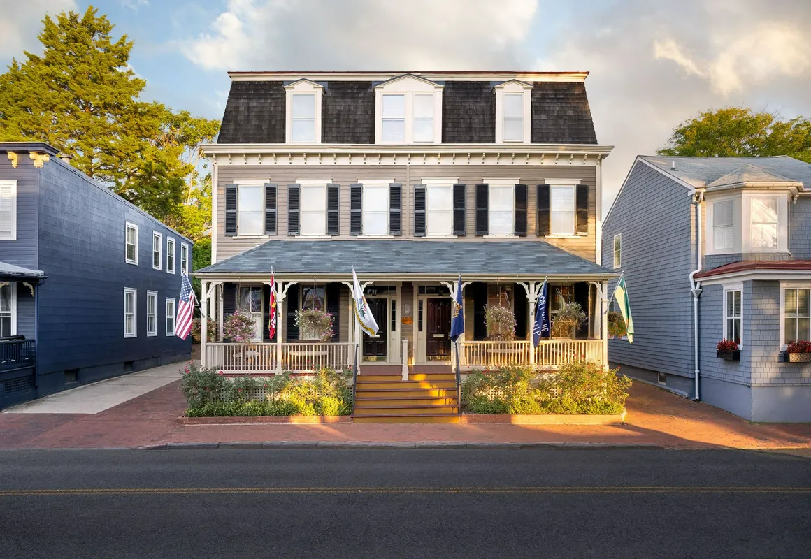 Flag House Inn hotel hero