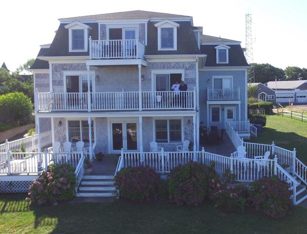 Payne's Harbor View Inn hotel detail image 2