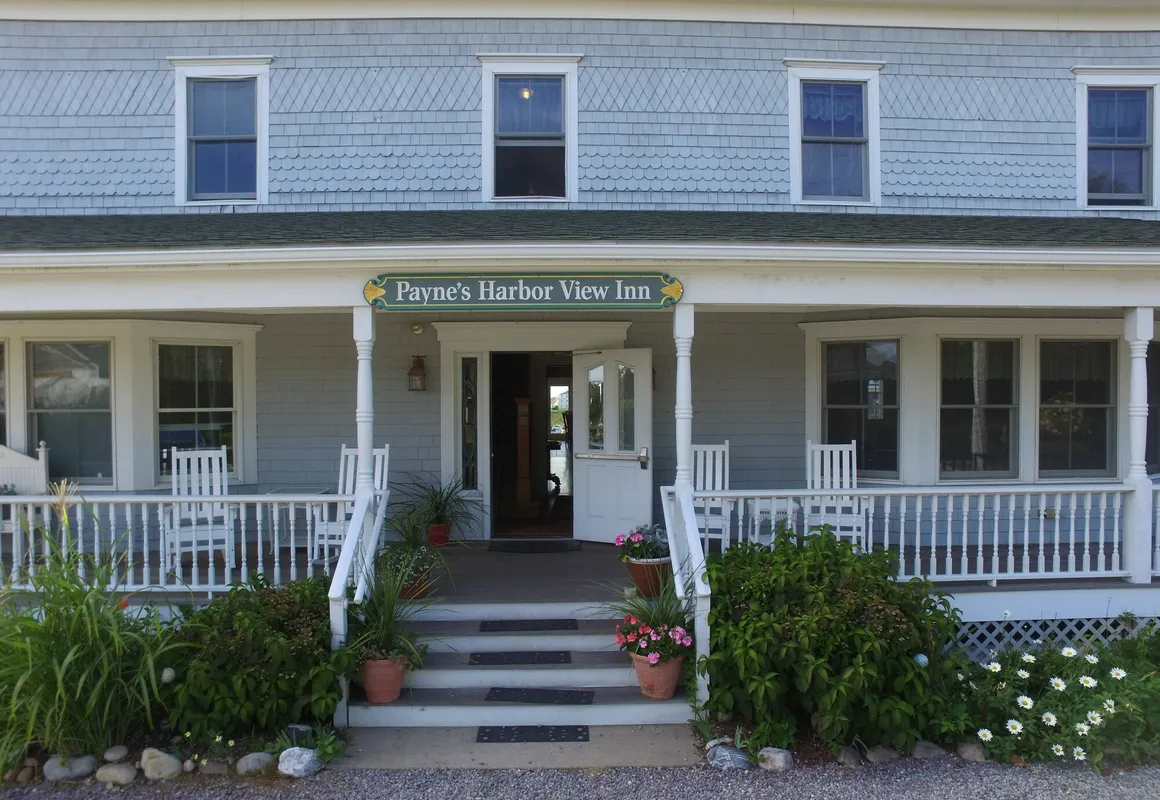 Payne's Harbor View Inn hotel hero
