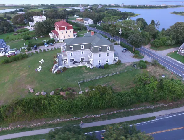 Payne's Harbor View Inn hotel detail image 1