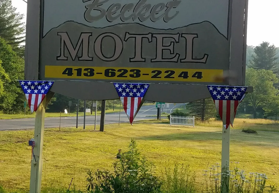 Becket Motel hotel hero
