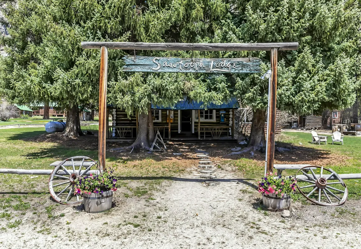 Sawtooth Lodge hotel hero