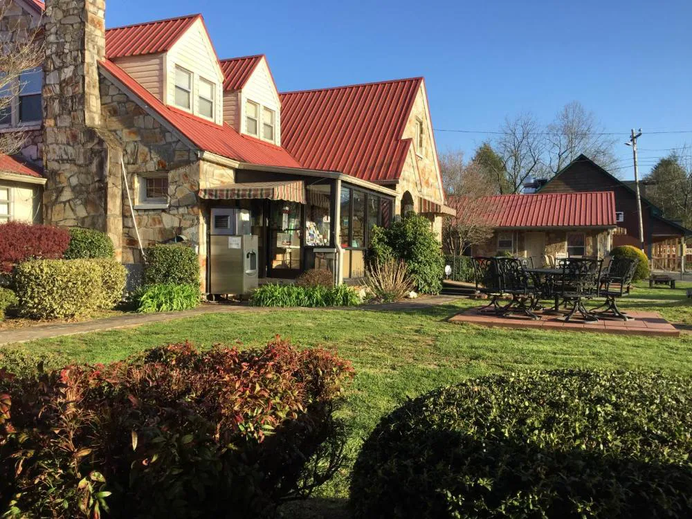 Phillips Historic Motel & Cottages hotel hero