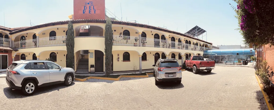 Hotel del Rey hotel hero