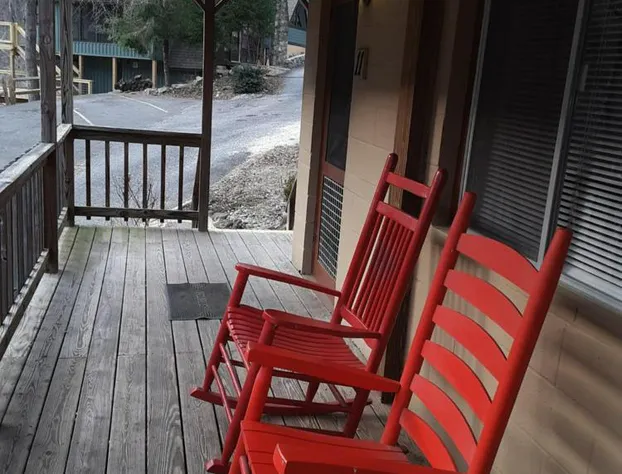 Evening Shade River Lodge and Cabins hotel detail image 4