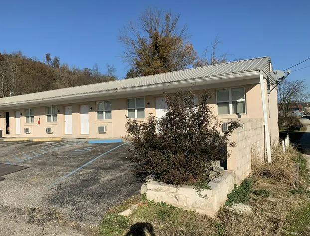 Travelers Motel hotel detail image 2