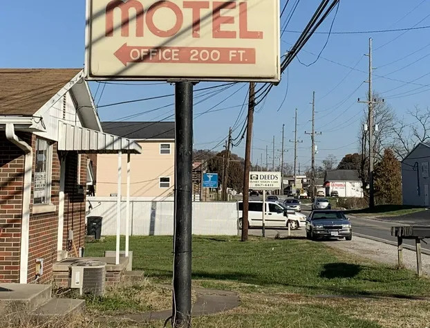 Travelers Motel hotel detail image 3