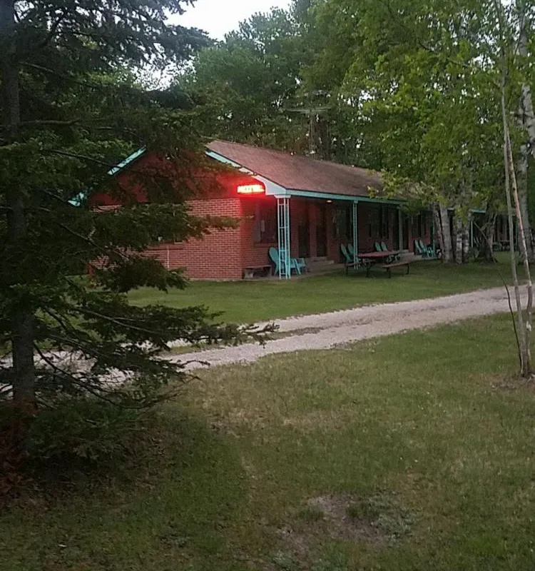 Historic Birch Lodge and Motel hotel hero