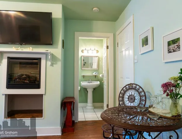 Equinox Inn at Canyon Lake hotel detail image 4