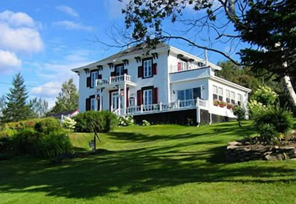 Le Phénix Gîte Historique hotel hero