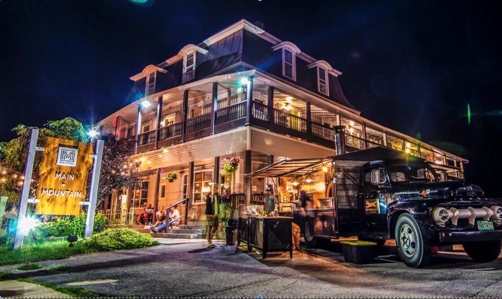 Main and Mountain Bar & Motel hotel hero