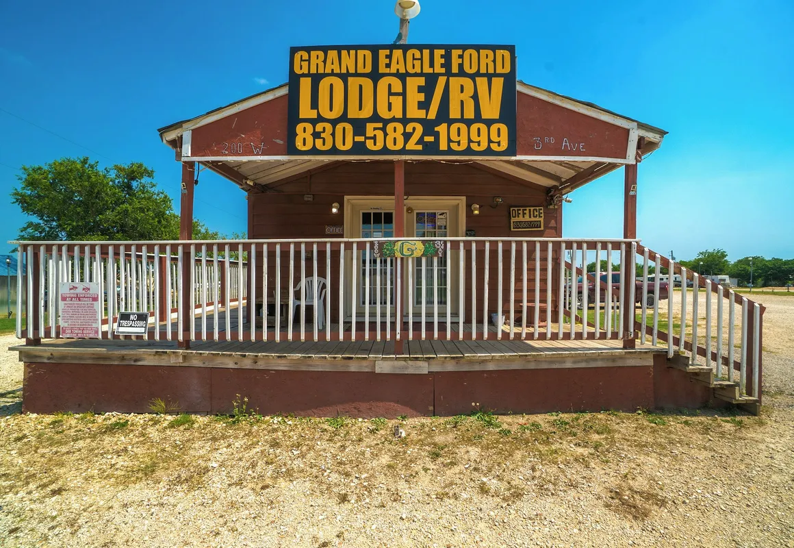 Grand Eagle Ford Lodge & RV Park hotel hero