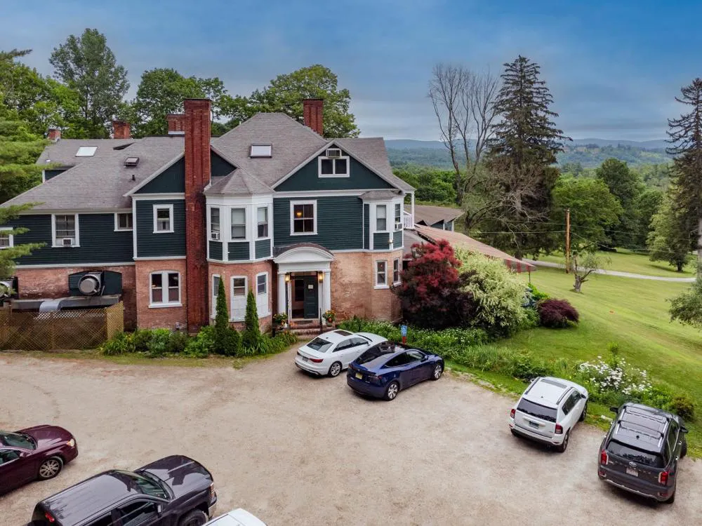 Apple Tree Inn hotel hero