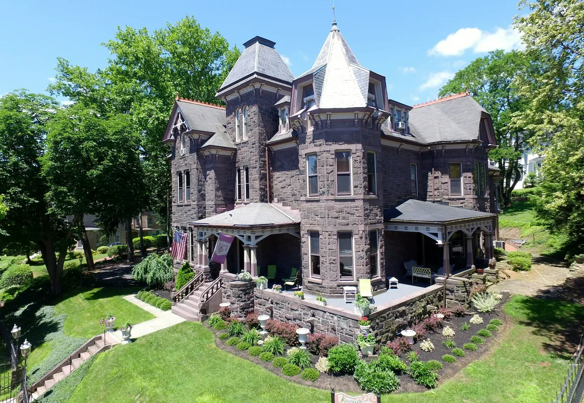 Reynolds Mansion B&B hotel hero