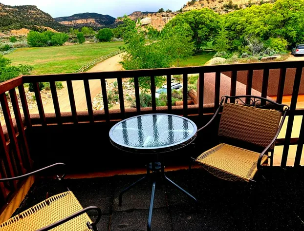 Slot Canyons Inn Bed & Breakfast hotel detail image 2