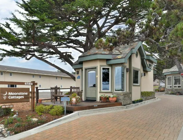 Moonstone Cottages hotel detail image 4