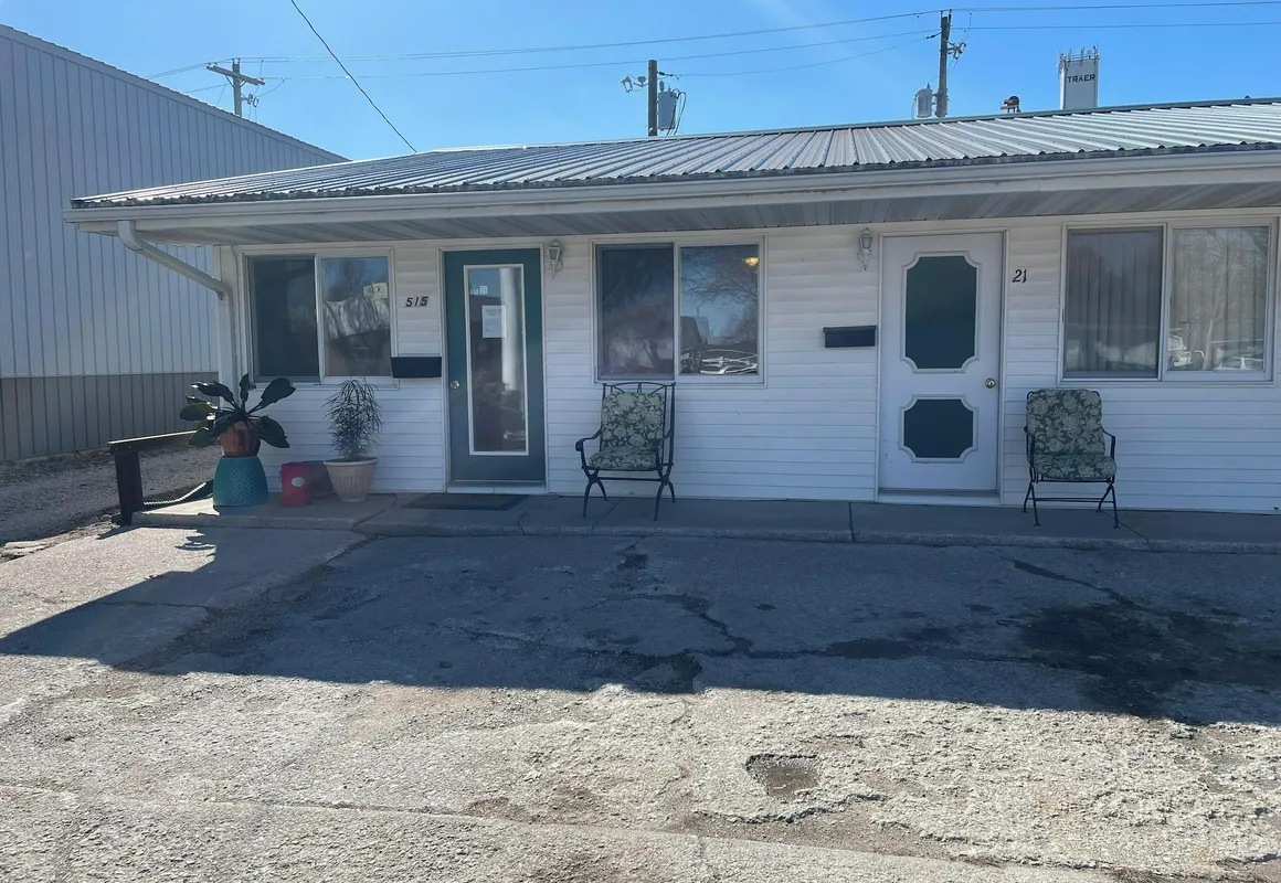 Golden Door Motel hotel hero