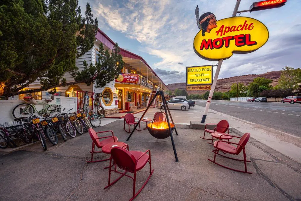 Apache Motel hotel hero
