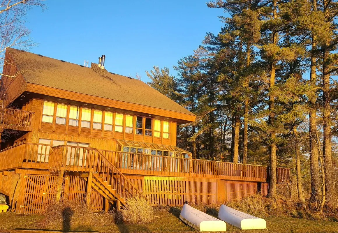 Westwind Inn on the Lake hotel hero