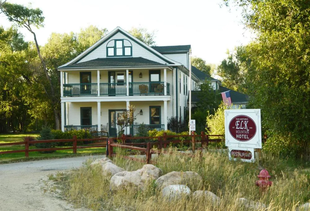 The Historic Elk Mountain Hotel hotel hero