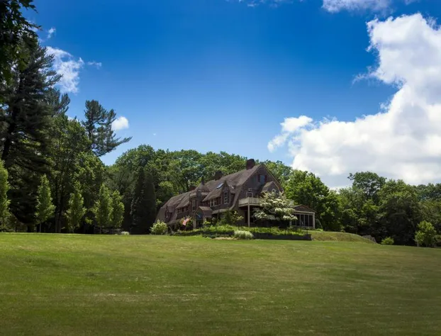 Inn at Lake Joseph hotel detail image 1
