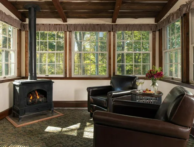 Inn at Lake Joseph hotel detail image 3