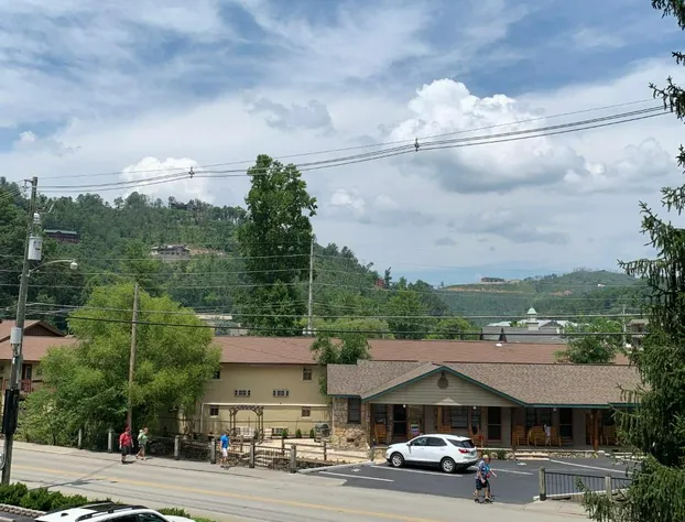 Olde Gatlinburg Rentals hotel detail image 4